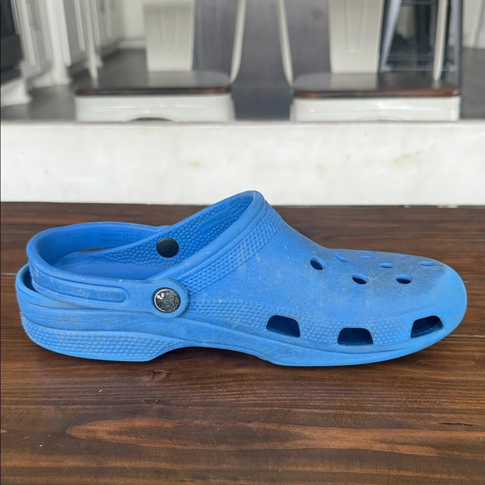CROCS Classic Clogs in Blue and Marble White